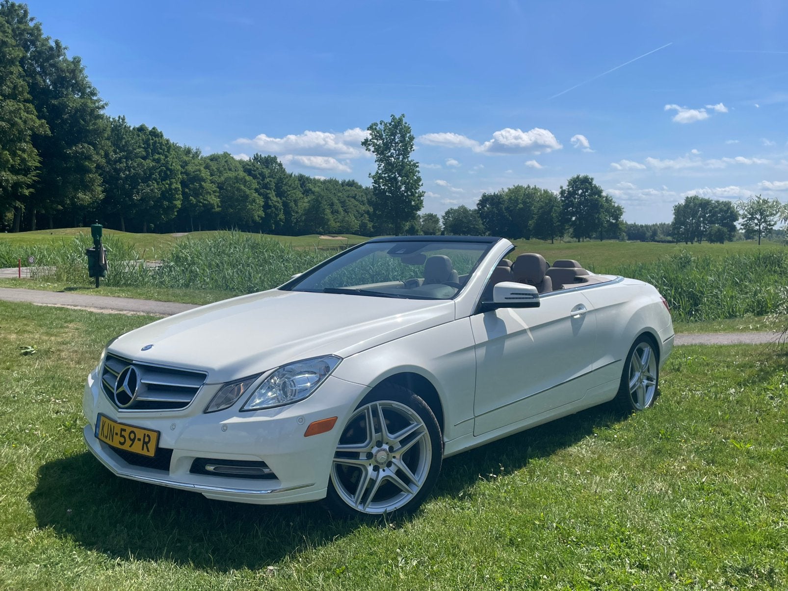 Mercedes-Benz E350 CGI met AMG 2013 Wit 46000 km, nieuwe APK, Auto's, Automaat, Euro 5, Achterwielaandrijving, Beige