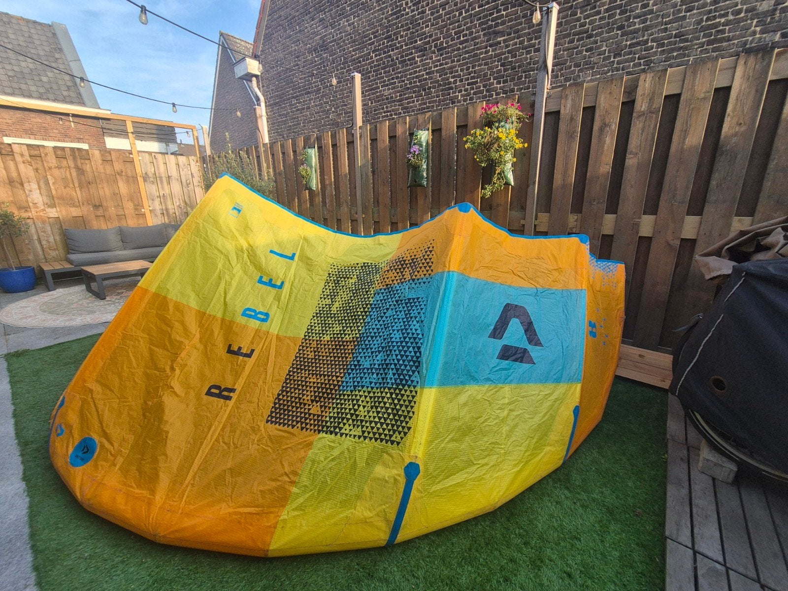 Duotone Rebel Kite 8m² met Bar - Zo goed als nieuw, 8 m², Bar, Geen board, Ophalen of Verzenden