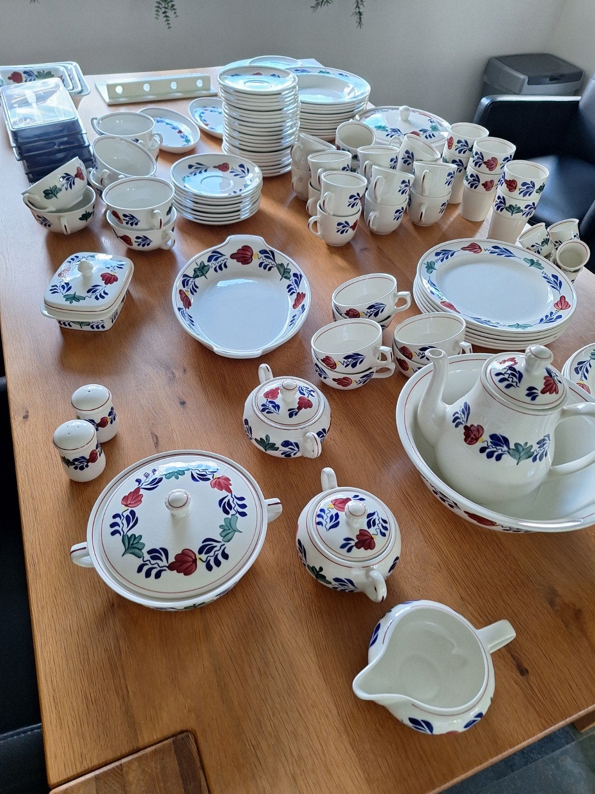Zeer uitgebreid Boch Boerenbont servies – puntgaaf, Ophalen