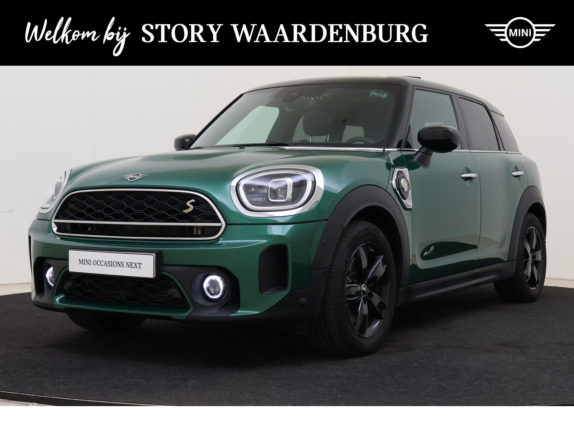MINI Countryman Cooper S E ALL4 Automaat / Panoramadak / Com, Auto's, Automaat, Dealer onderhouden, Gebruikt, Zwart