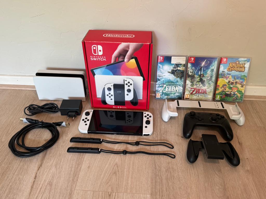 Nintendo Switch OLED + accessoires & spellen, Met games, Zo goed als nieuw, Met 3 controllers of meer, Switch OLED