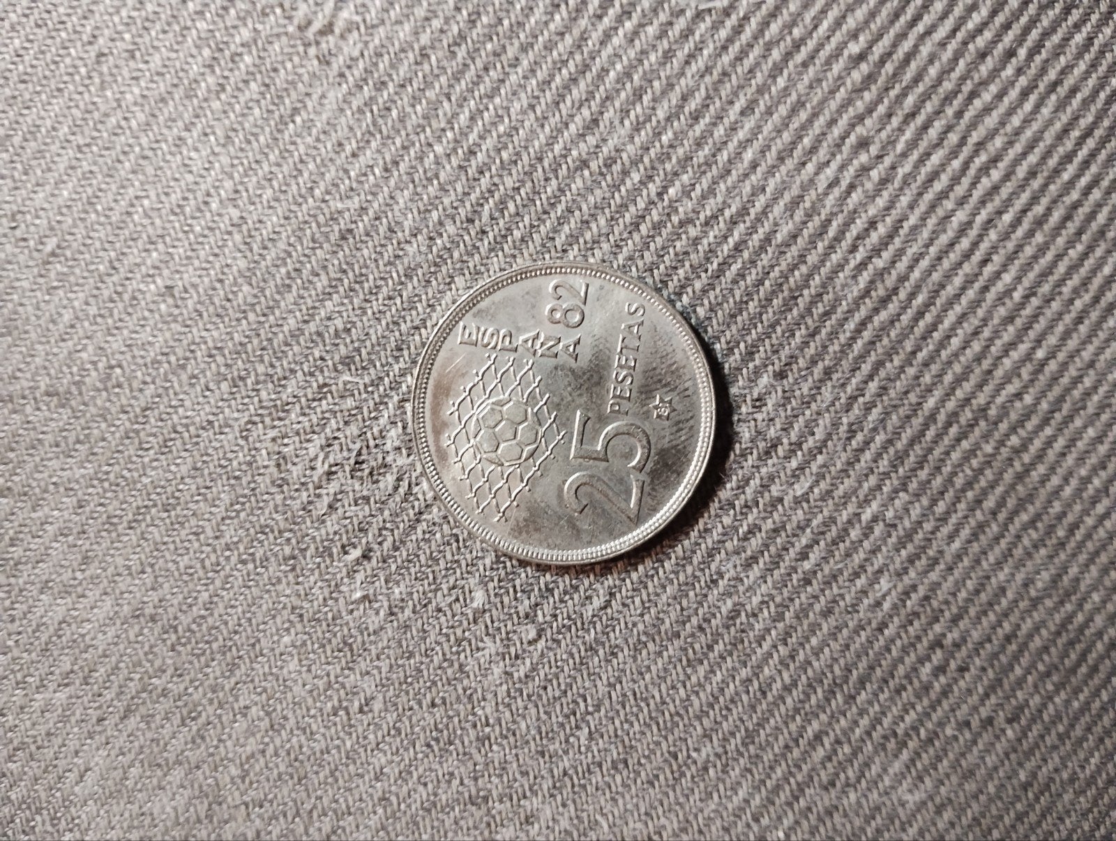 Spanje 25 Pesetas 1982 (sluitjaar 1981) wk (M-0260), Ophalen of Verzenden, Overige landen, Losse munt