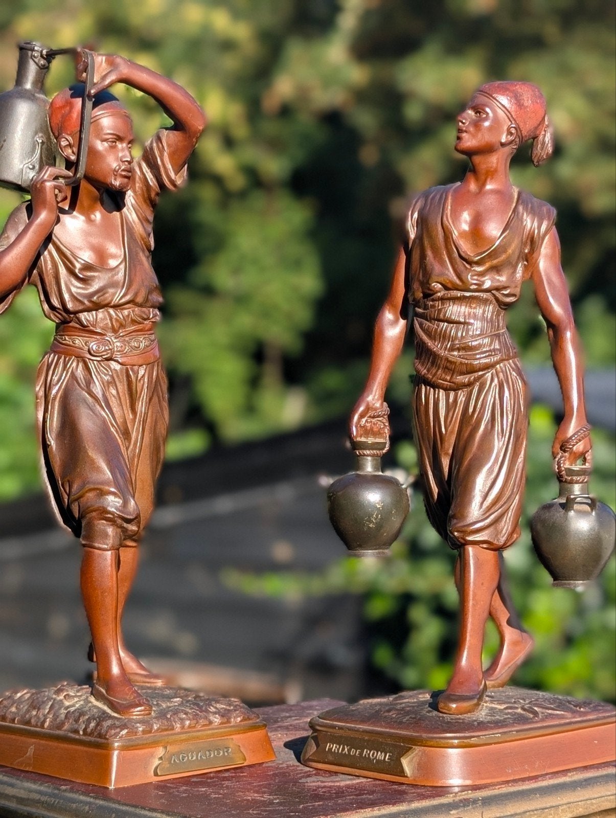 2 antieke bronzen beelden. 33 cm hoog, Ophalen