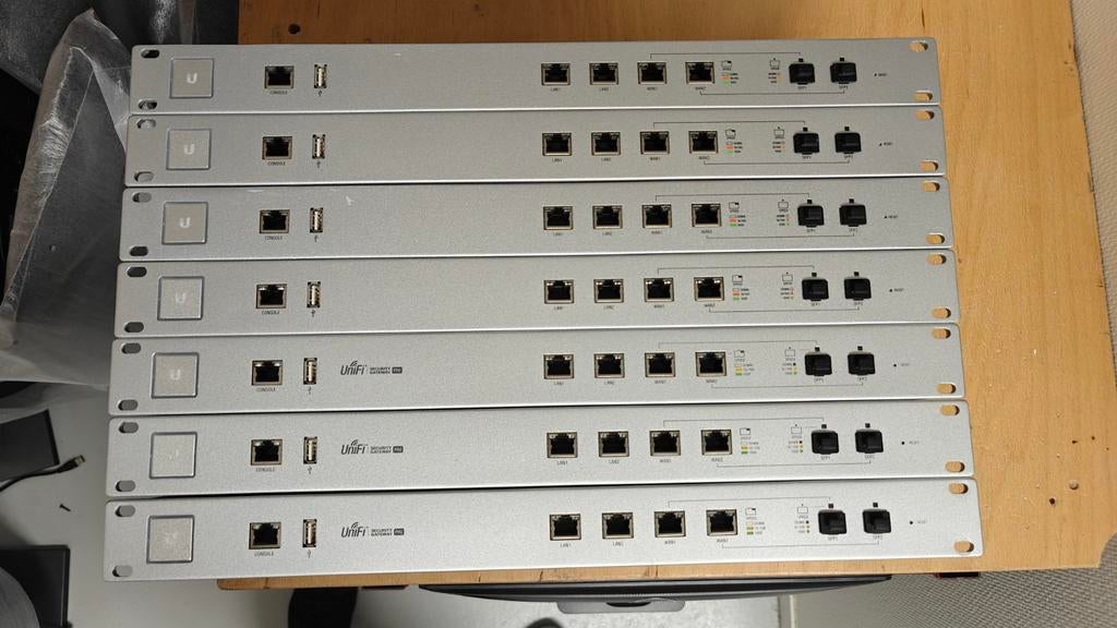 7x UniFi Security Gateway Pro (USG-PRO-4), Computers en Software, Routers en Modems, Ophalen of Verzenden, Gebruikt, Router, Ubiquiti UniFi
