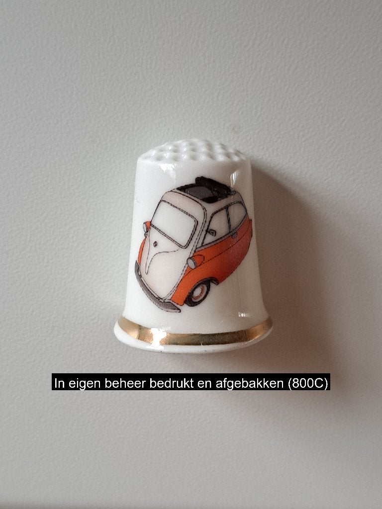 BMW Isetta Koelkastmagneet Porselein 2.5x3cm Goud Randje, Ophalen of Verzenden, Nieuw