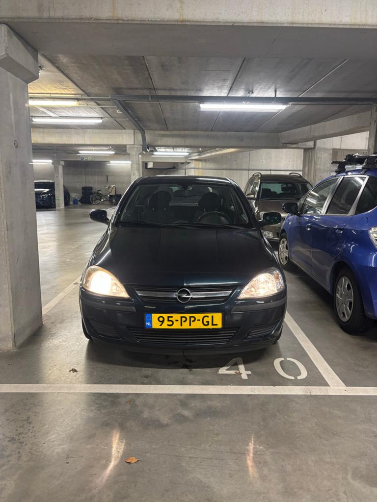 Opel Corsa 1.2 16V 3D 2004 Zwart, Auto's, Opel, Voorwielaandrijving, 450 kg, 74 pk, 31 €/maand