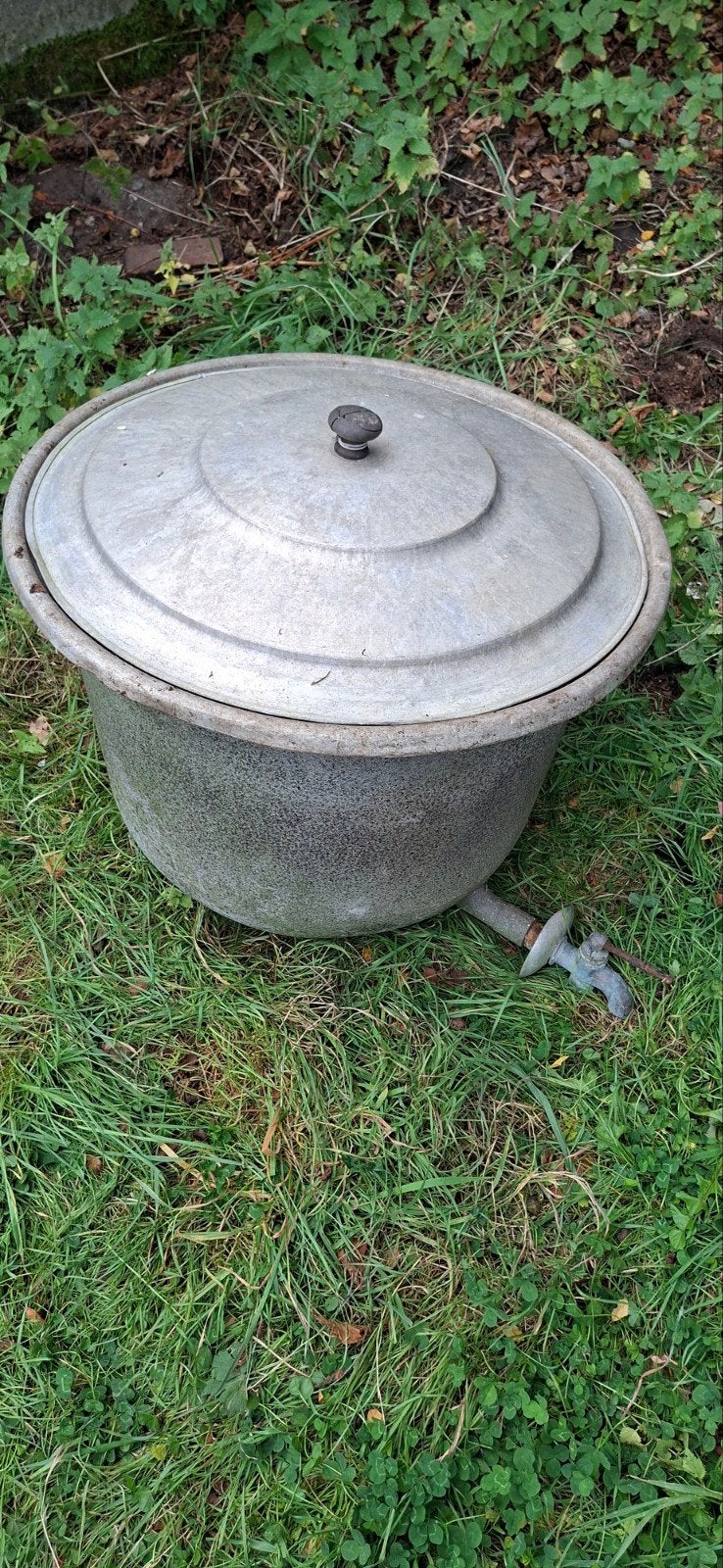 Oude wasketel met kraan, Ophalen