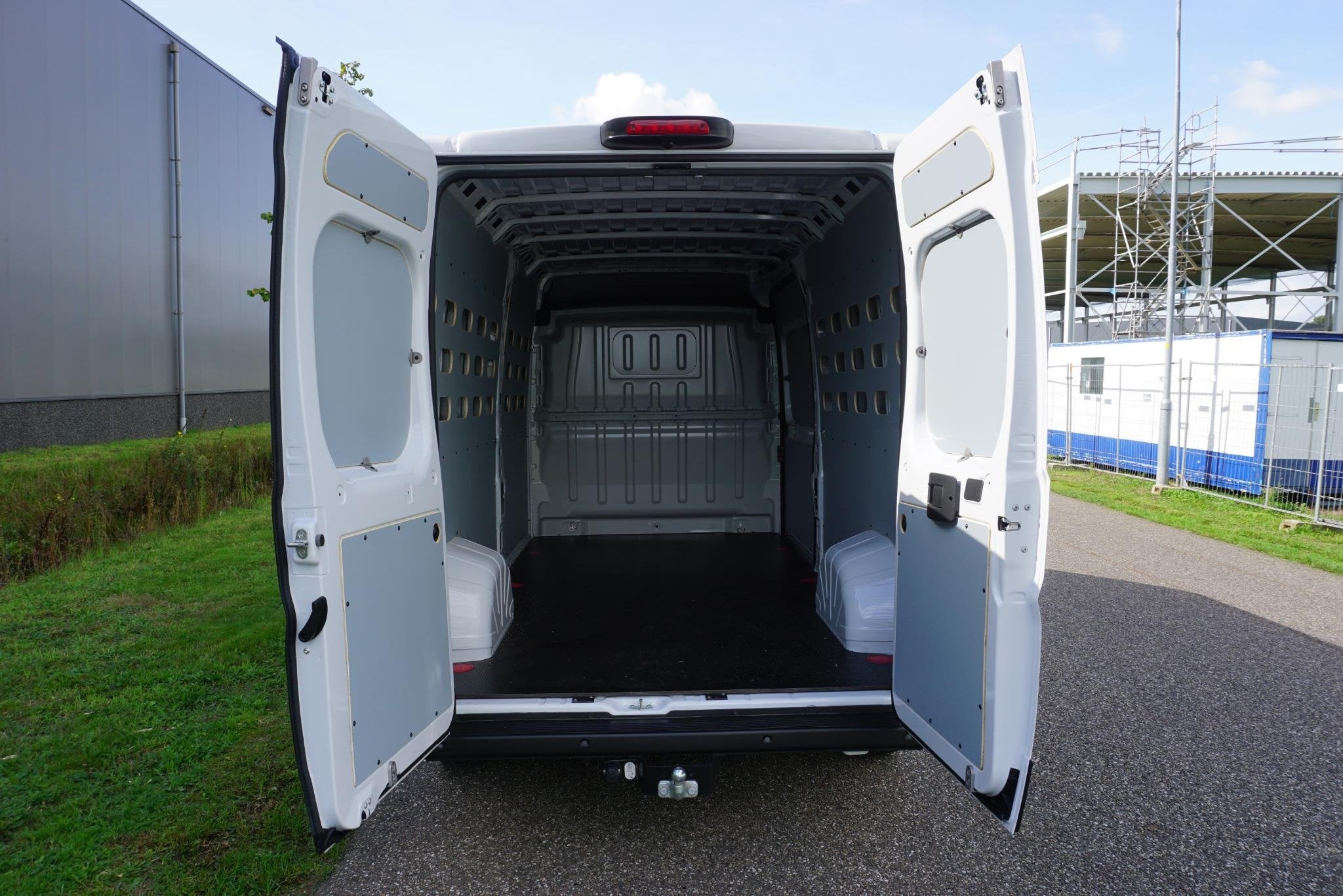 Peugeot Boxer 2.2 BlueHDi 140 L3H2 3.5t in Nieuwstaat |Betim, Auto's, Voorwielaandrijving, Stof, Gebruikt, Euro 6