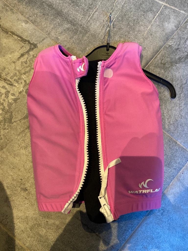 Waterflag zwemvest maat M, Kinderen en Baby's, Kinderkleding | Kinder-zwemkleding, Ophalen, Gebruikt, UV-zwemkleding, Jongen of Meisje