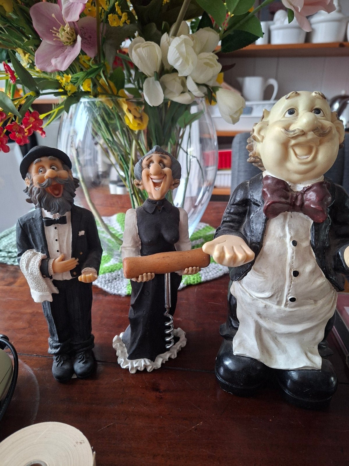 Decoratieve beeldjes: ober, vrouw met kurkentrekker, Ophalen, Gebruikt, Meerkleurig, Overige stijlen