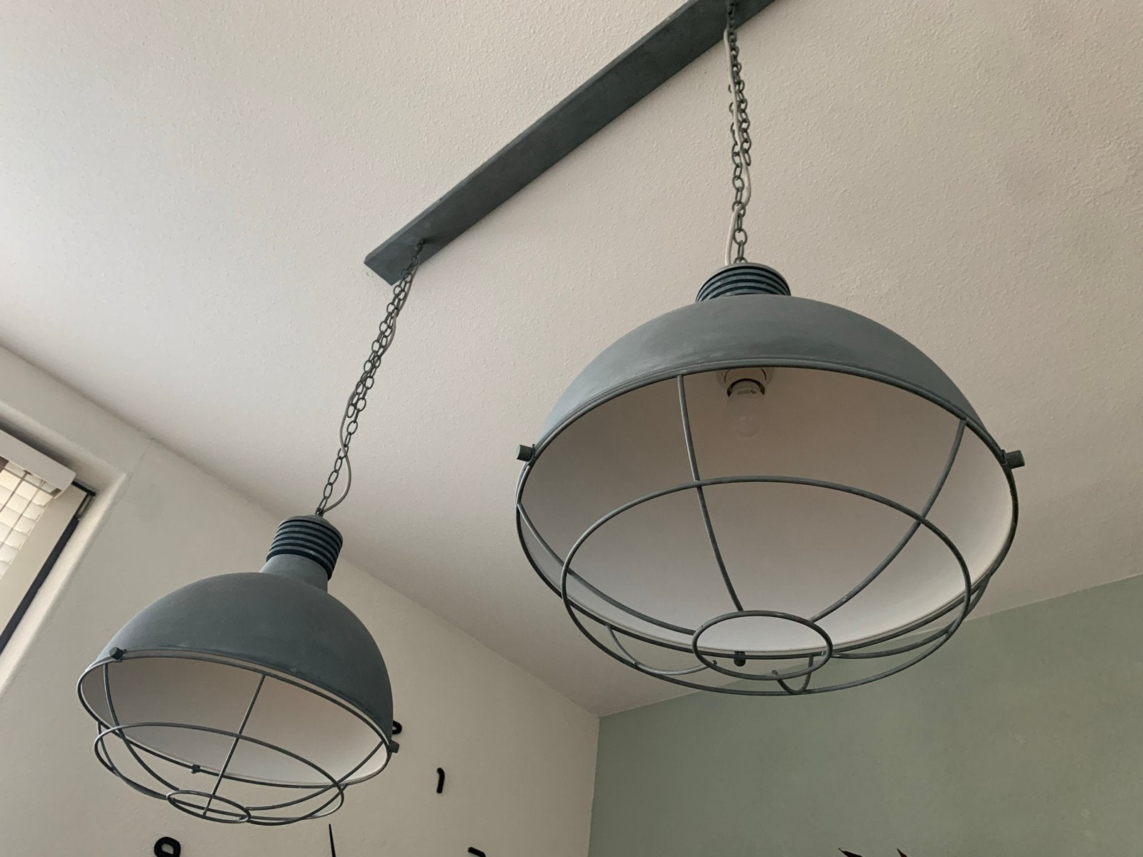 Industriële hanglamp met 2 kappen - Grijs metaal betonlook, Ophalen, Gebruikt, Metaal, E27 (groot)