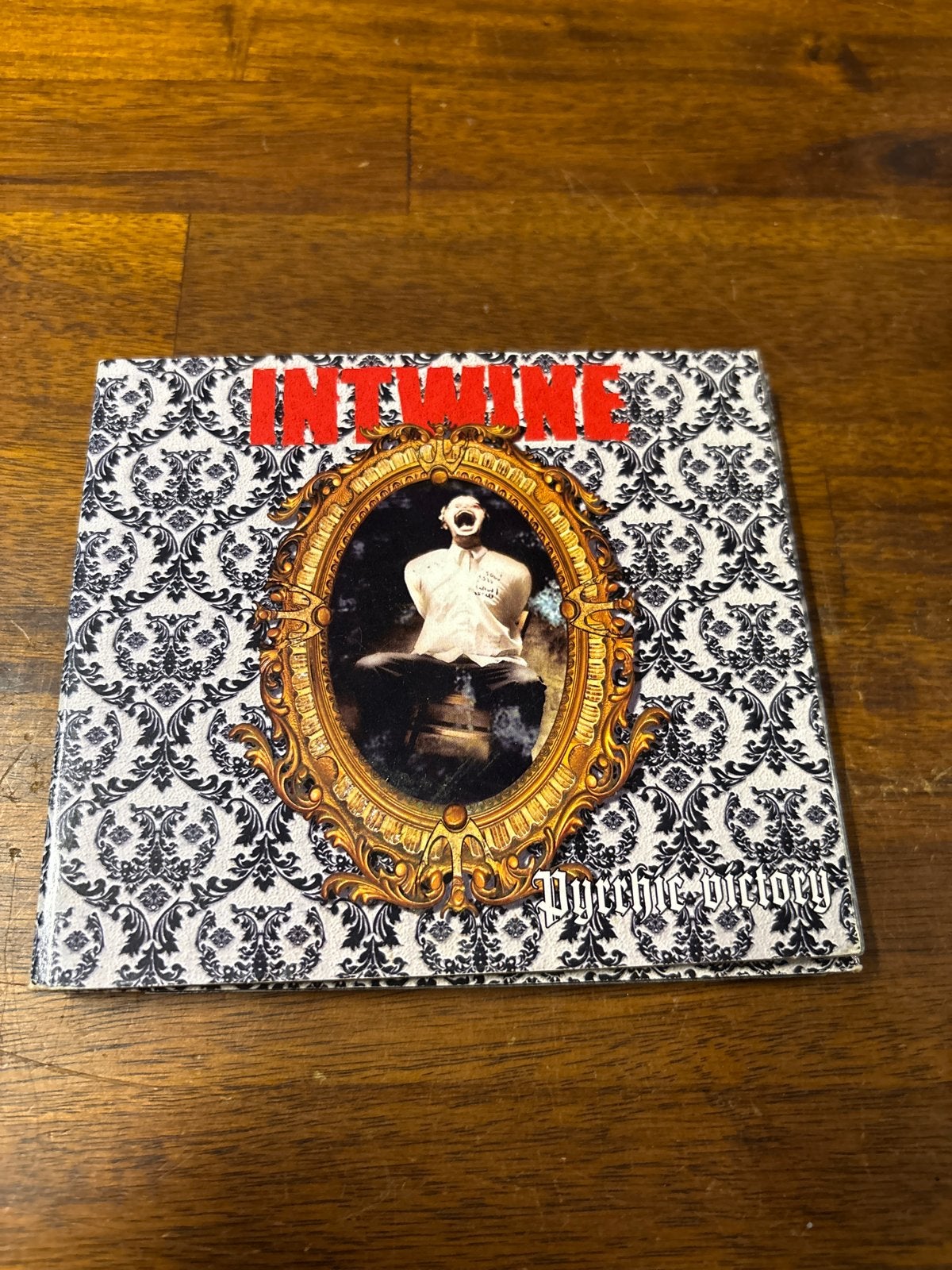 Intwine - Pyrrhic Victory CD (2010), Cd's en Dvd's, Ophalen of Verzenden, Zo goed als nieuw, Album, Inclusief doosje