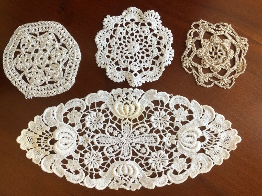 Vintage Kleine Kleedjes Poppenhuis Kant, Ophalen of Verzenden, Gebruikt, Decoratie