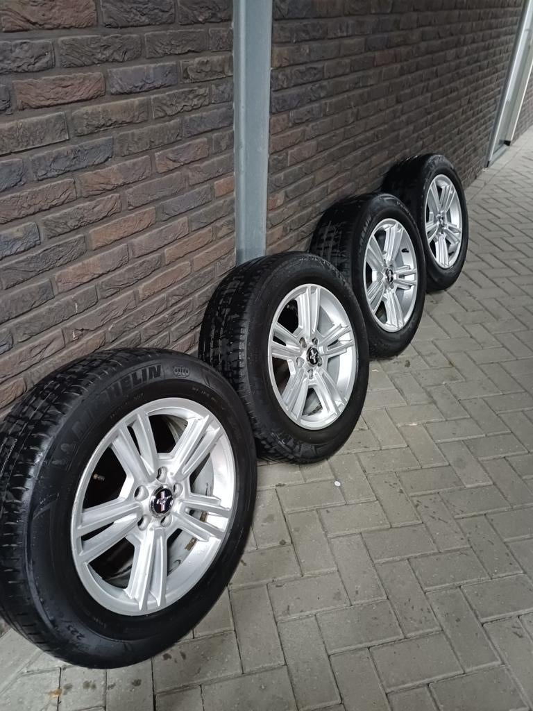 Velgen en banden ford mustang, 17 inch, Ophalen of Verzenden, Zomerbanden, 225 mm