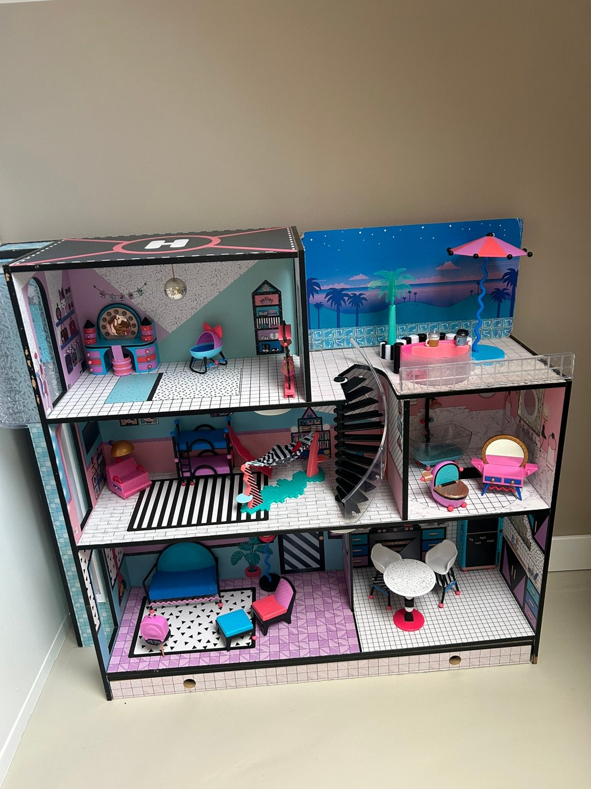 Zeer compleet L.O.L. Poppenhuis, Kinderen en Baby's, Ophalen, Gebruikt, Poppenhuis