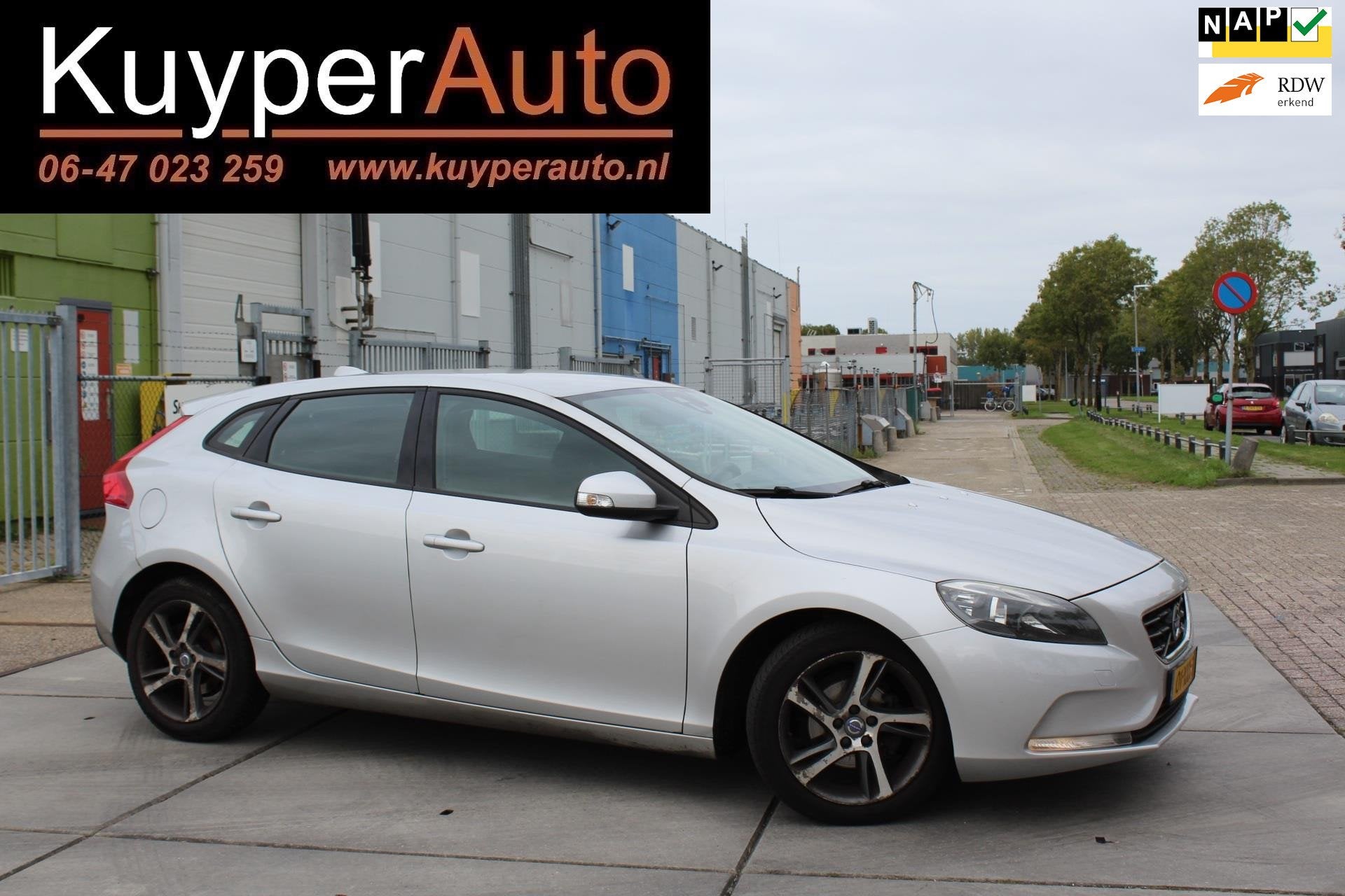 Volvo V40 1.6 D2 dealer onderhouden DEALER ONDERHOUDEN DISTR, Auto's, Voorwielaandrijving, 28 km/l, Gebruikt, 4 cilinders