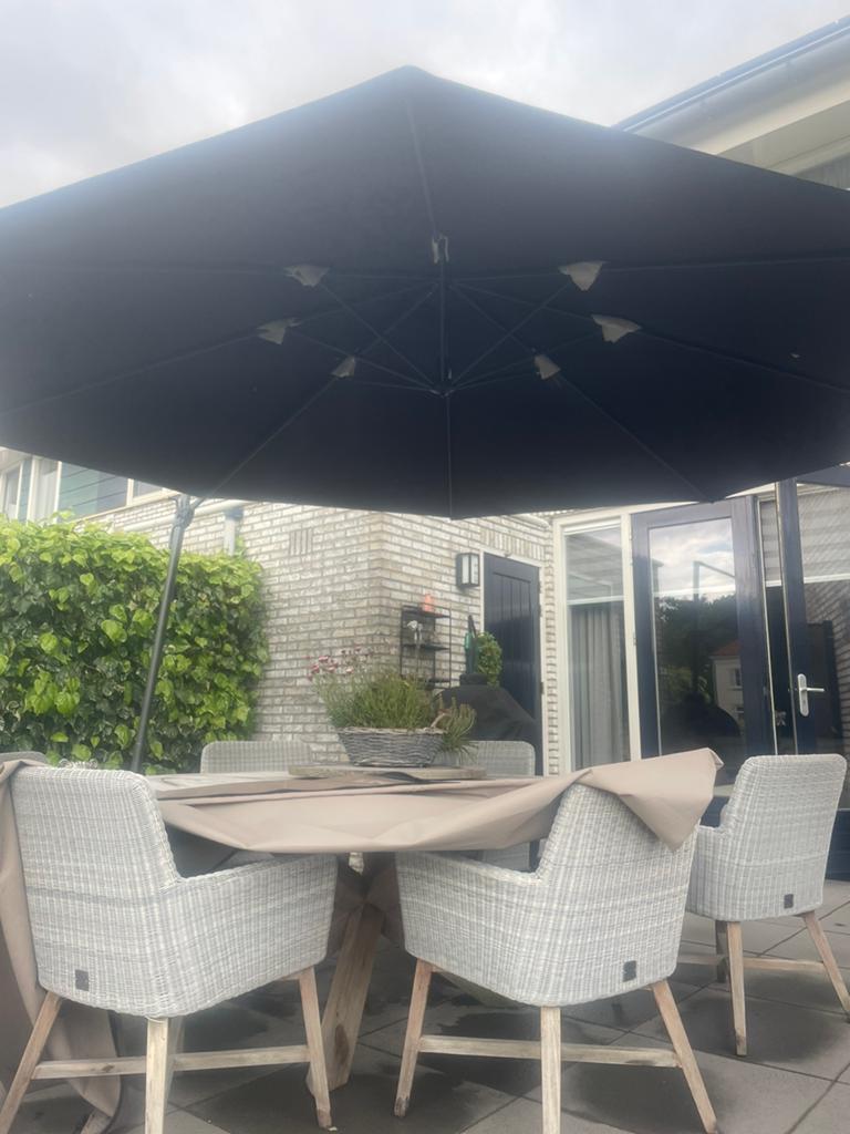 Prachtige buiten parasol, Tuin en Terras, Parasols, Ophalen of Verzenden, Verstelbaar, 3 tot 4 meter, Zweefparasol