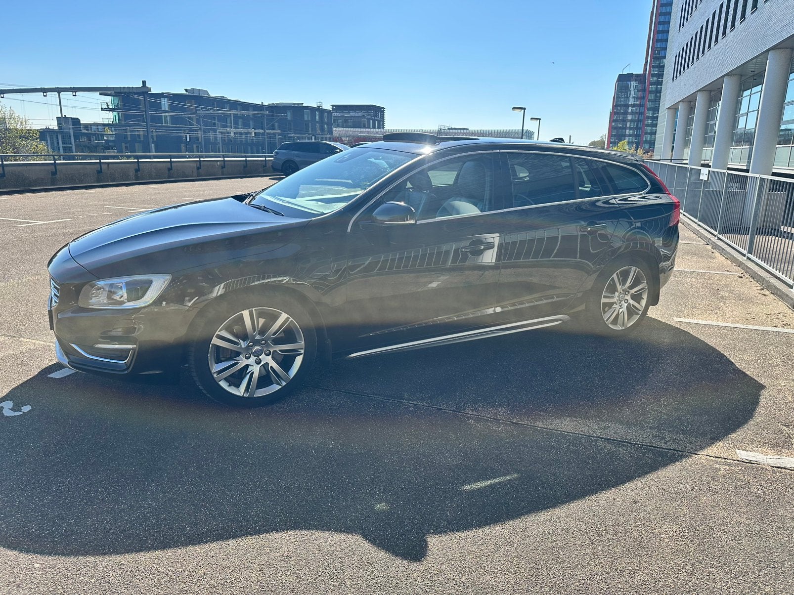 Volvo V60 D6 215pk Plug-in Hybrid 2013 Zwart, Auto's, 1849 kg, 1800 kg, Euro 6, Zwart