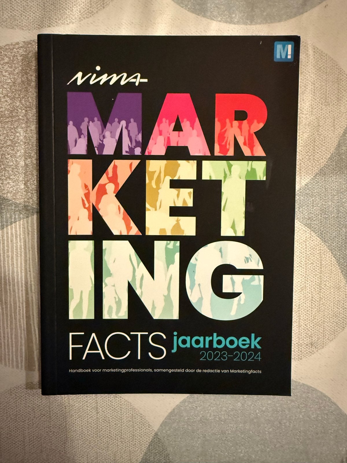NIMA Marketingfacts Jaarboek 2023-2024, Boeken, Ophalen of Verzenden, Zo goed als nieuw, Economie en Marketing