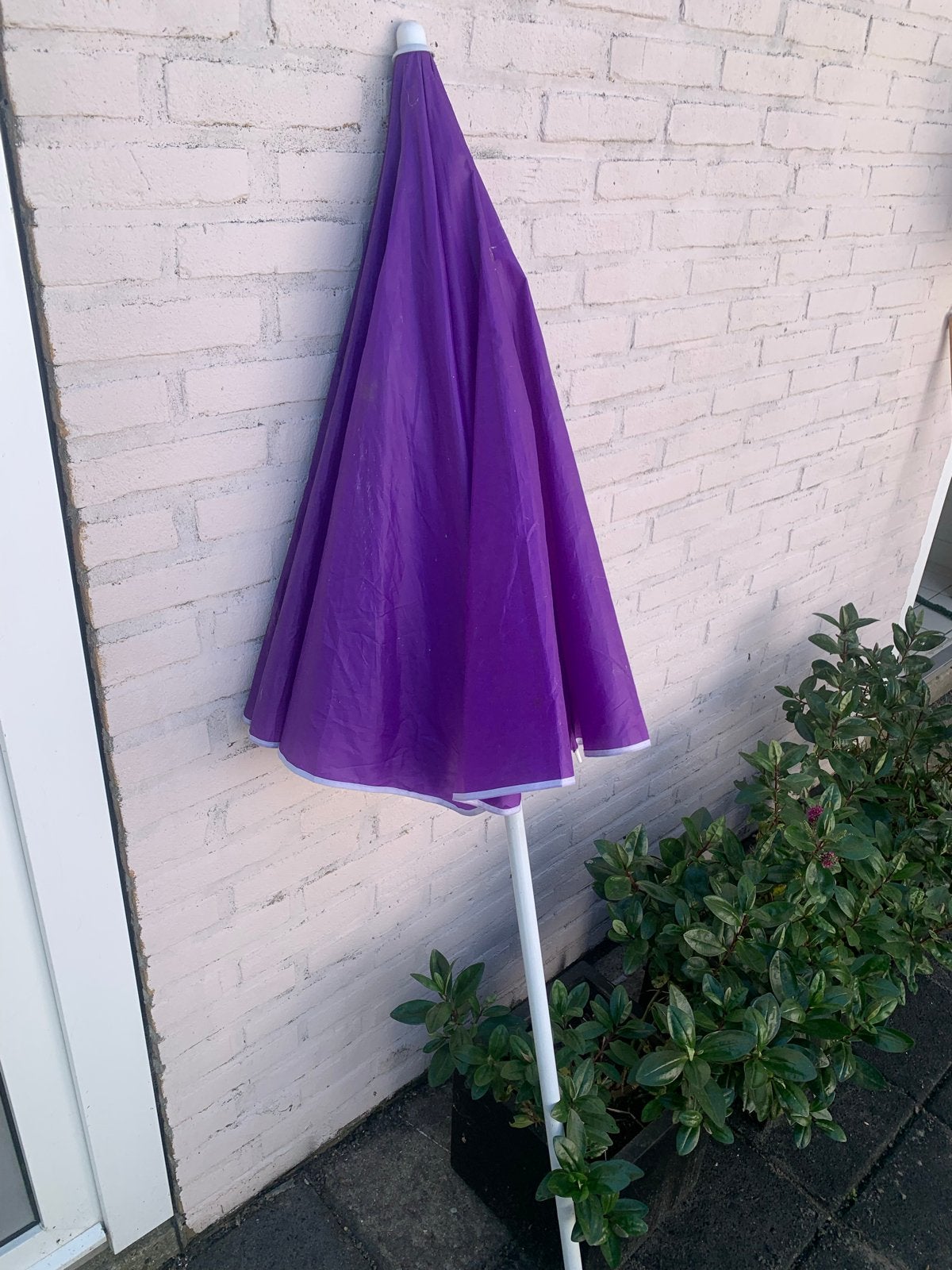 Compacte paarse strandparasol, Tuin en Terras, Ophalen, Gebruikt, 1 tot 2 meter, Strandparasol