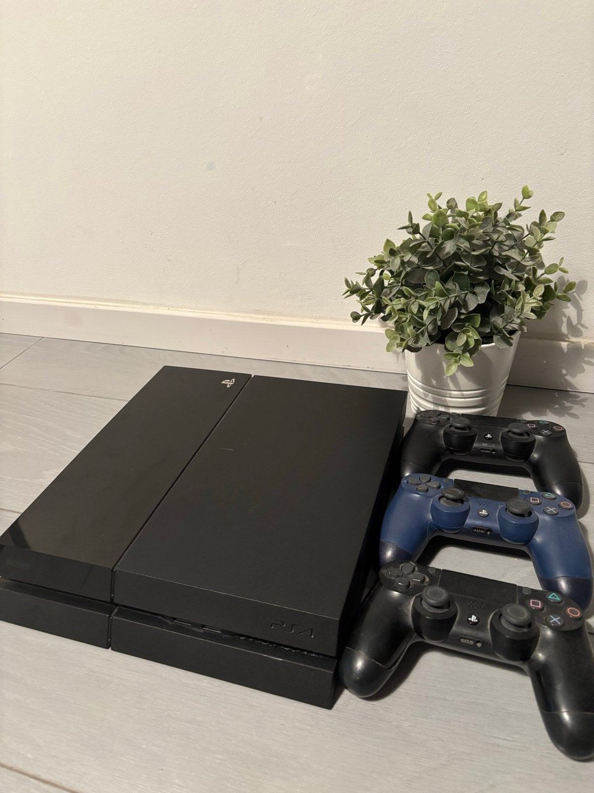 PlayStation 4 met 3 controllers, Spelcomputers en Games, Spelcomputers | Sony PlayStation 4, Ophalen of Verzenden, Original, Met 3 controllers of meer