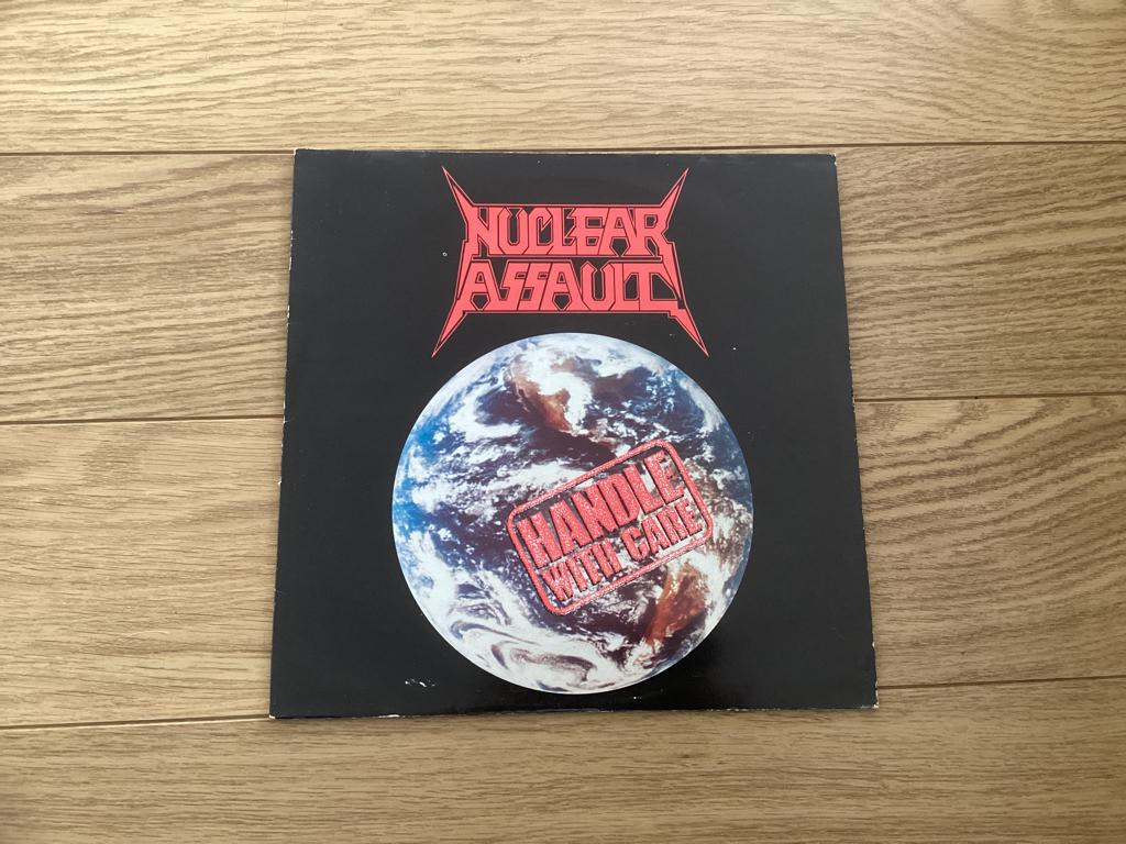 LP Nuclear assault - Handle with care (trash metal), Cd's en Dvd's, Vinyl | Hardrock en Metal, Ophalen of Verzenden, Zo goed als nieuw
