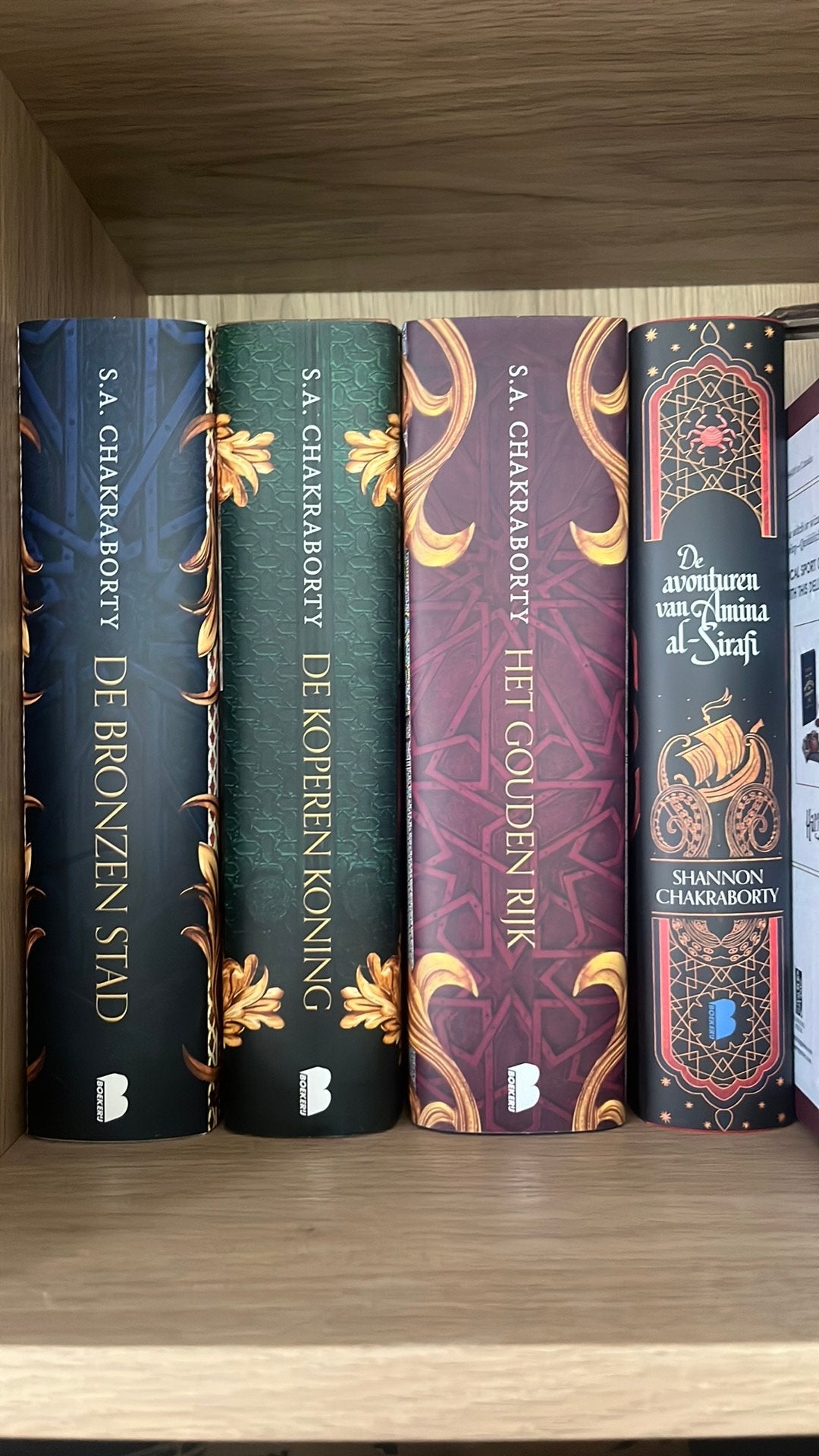 S.A. Chakraborty - Daevebad trilogie, Boeken, Fantasy, Ophalen of Verzenden, Zo goed als nieuw, S.A. Chakraborty