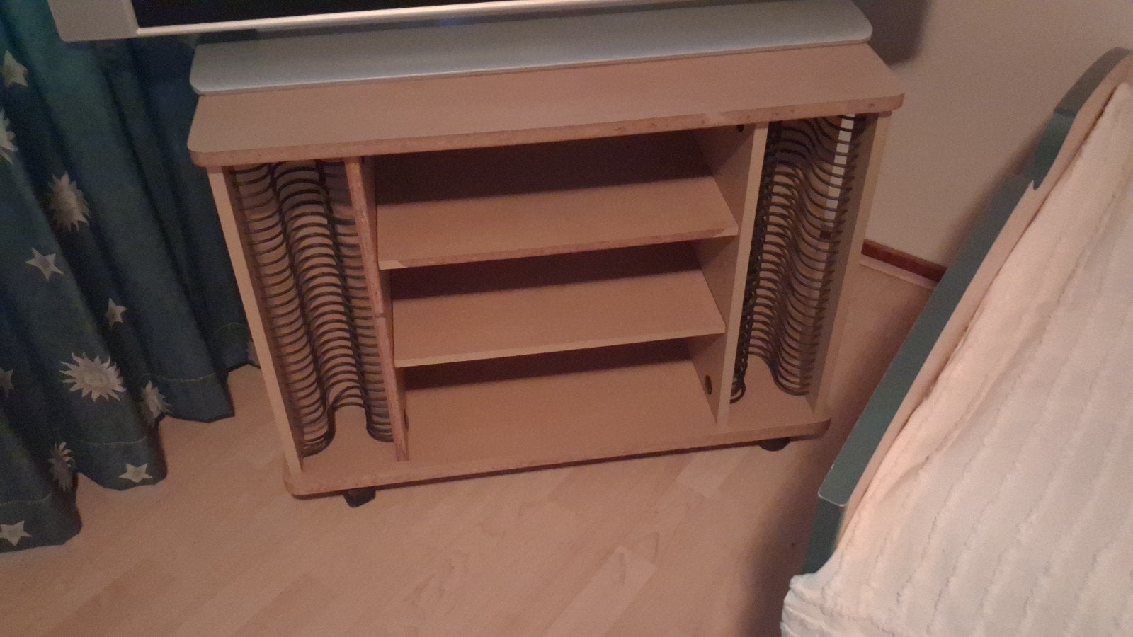tienerbed met nachtkastje en 2pers bankje + tvkastje (groen), Ophalen, Gebruikt, 65 cm of meer, 70 cm of meer