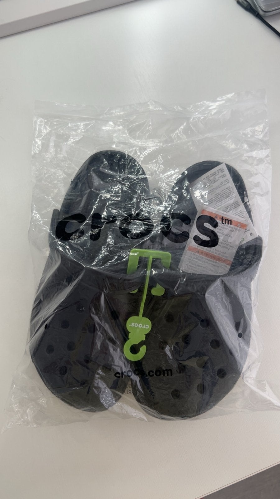 Nieuwe zwarte Crocs Classic - Maat 39/40 (M7/W9), Ophalen of Verzenden, Nieuw, Zwart, Slippers