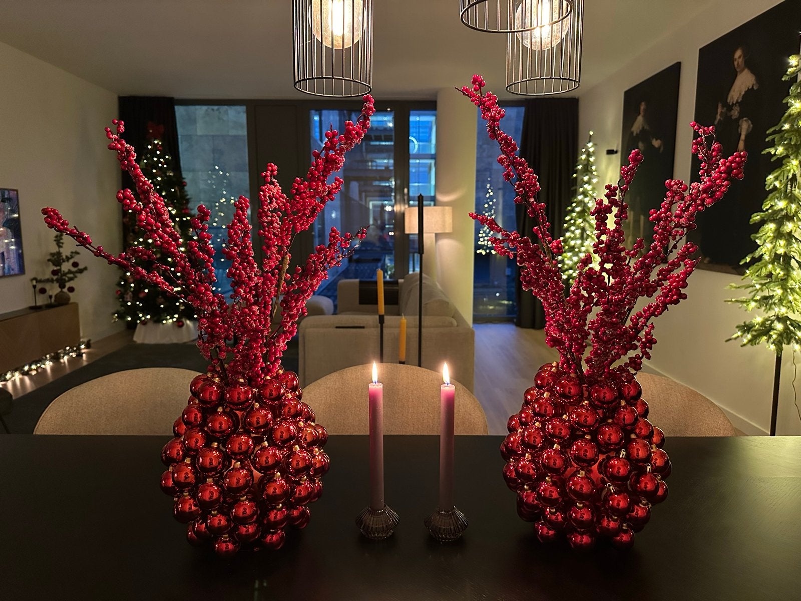 2 Kerstbal Vazen Rood met takken - Uniek Kerstdecoratie, Ophalen, Overige materialen, Gebruikt, Inclusief decoratie