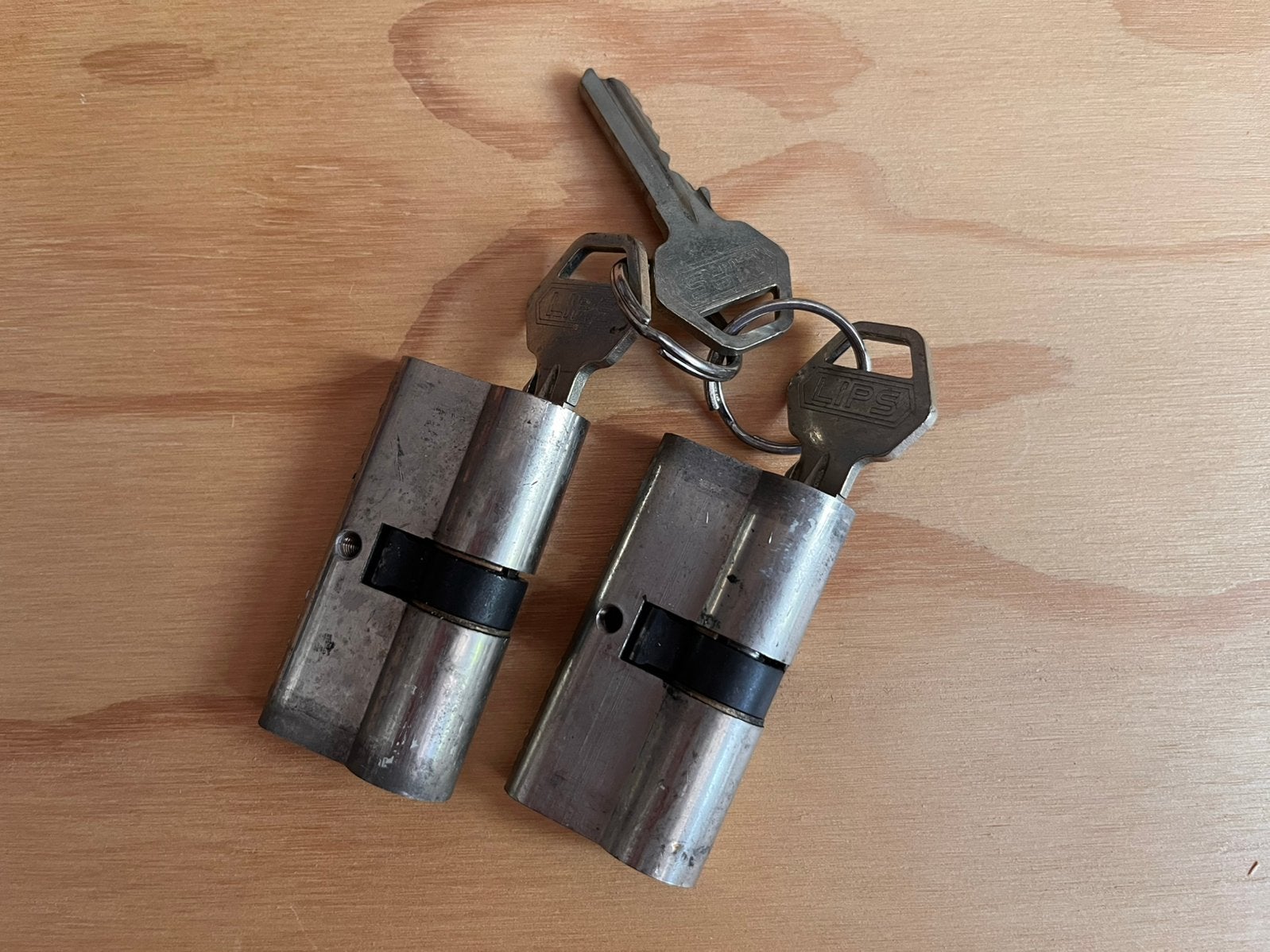 Set identieke cylindersloten van Lips, Ophalen of Verzenden, Gebruikt, Slot