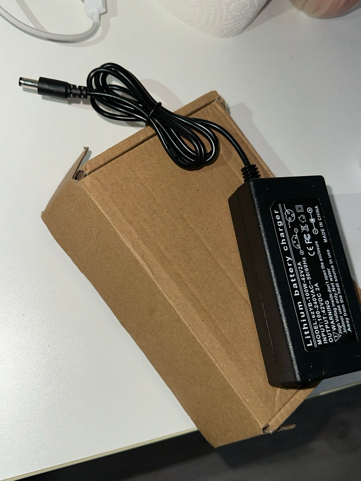 Lithium Batterijlader 42V 2A met Diverse Connectoren, Ophalen, Nieuw