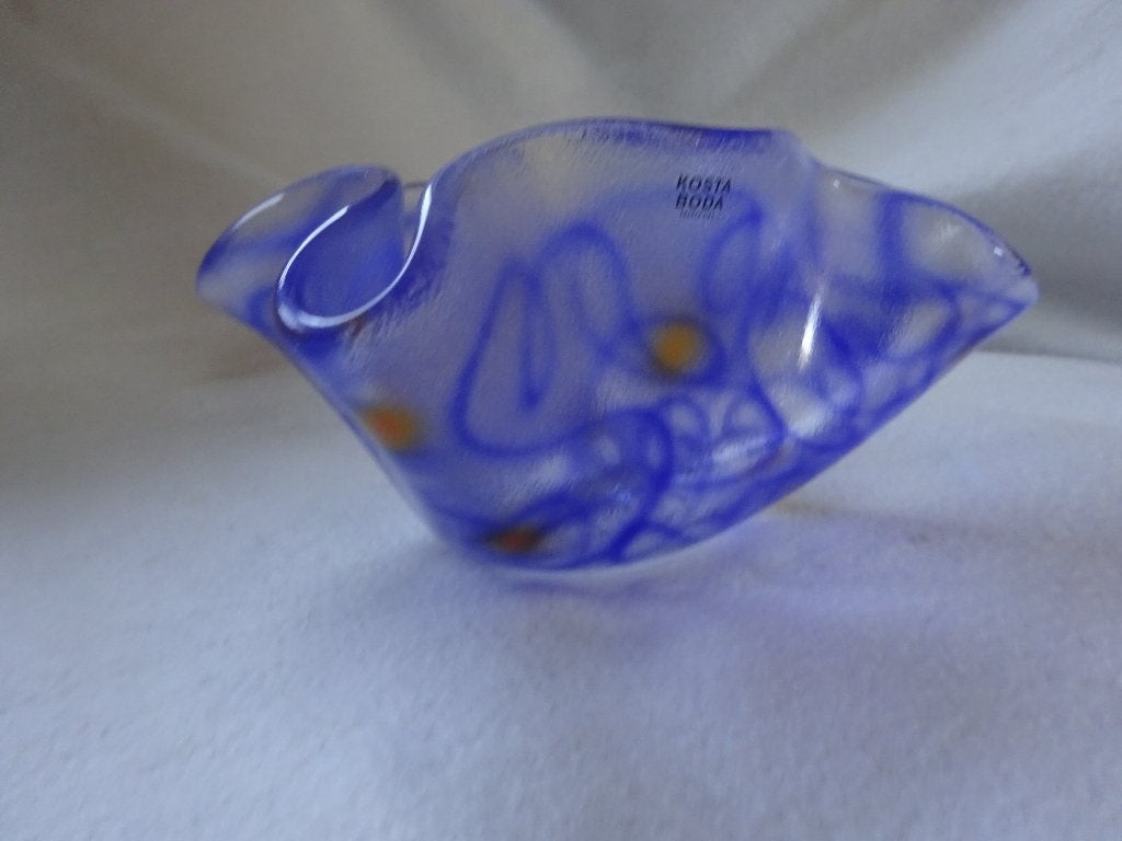 Kosta boda, Ulrica Hydman, zakdoekvaas, blauw., Glas, 8 cm, Vaas, Ophalen of Verzenden