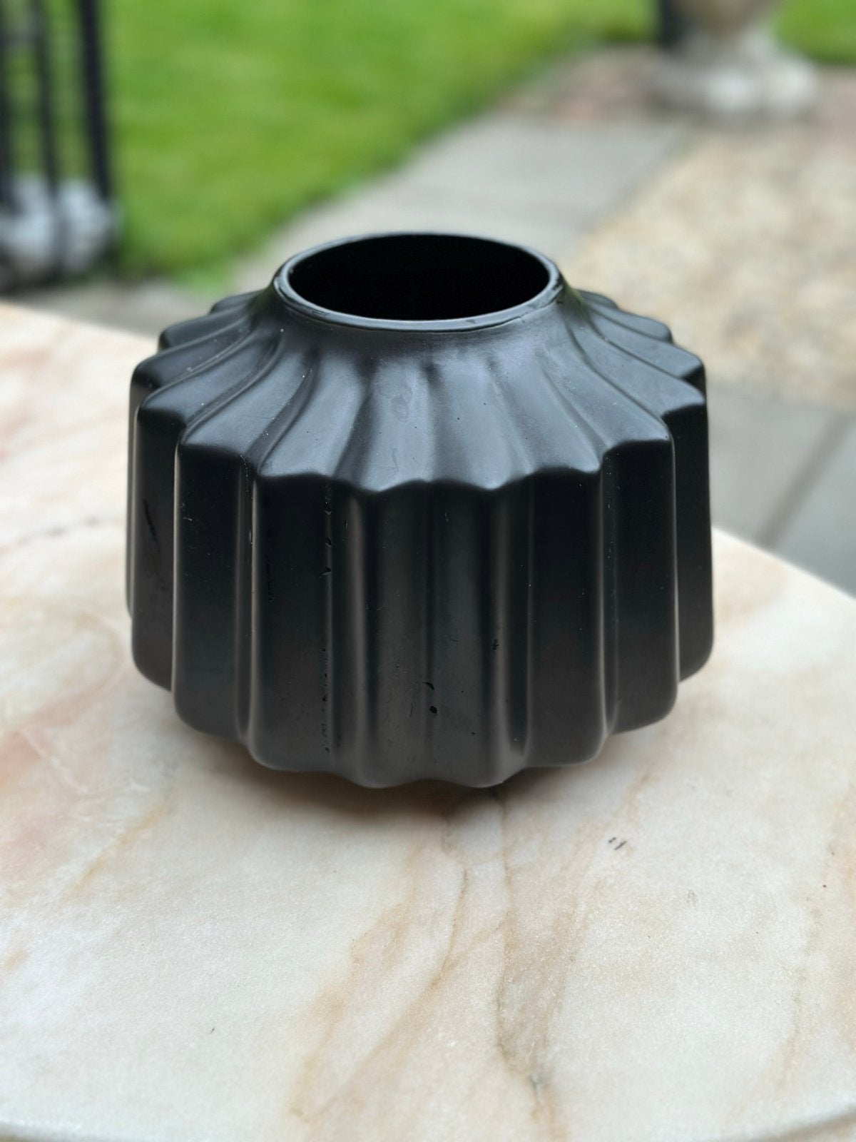 Vintage IKEA FÖRENLIG Vaas Zwart - Puntgaaf, Huis en Inrichting, Ophalen of Verzenden, Zwart