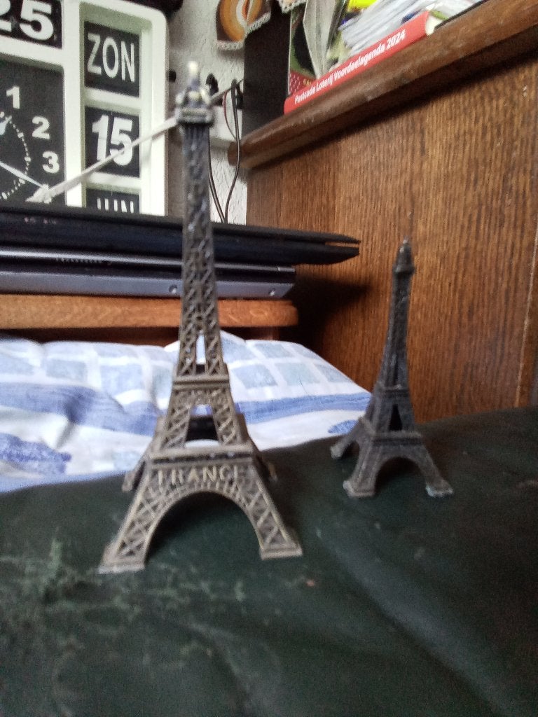 2 eiffeltoren eifeltoren beelden 13 en 8,5 cm in 1 koop, Ophalen