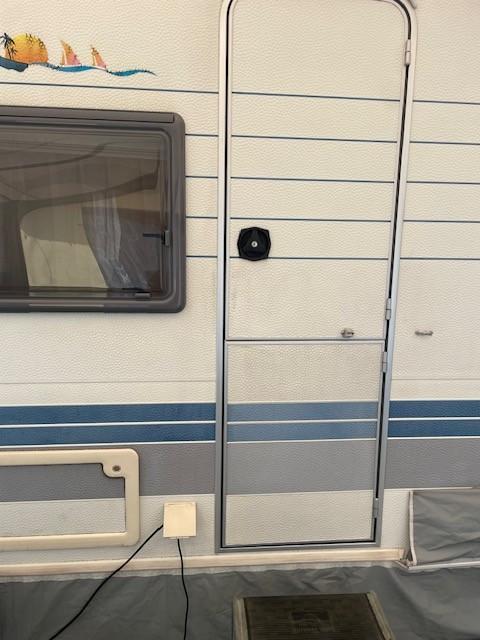Hobby caravan met mover en voortent, Omvormbare zithoek, Rondzit, Hobby, 750 - 1000 kg
