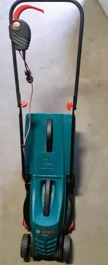 Bosch Rotak 32 elec.grasmachine + Gardena meststrooier=nieuw, Tuin en Terras, Grasmaaiers, Ophalen, Elektrische grasmaaier, Zo goed als nieuw