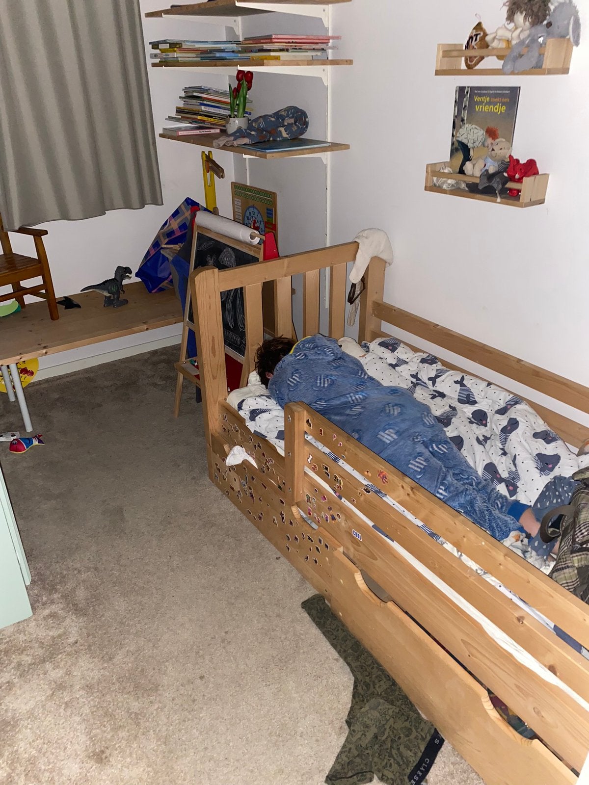 Massief houten peuterbed 70x150cm, valbeveiliging, Ophalen, Gebruikt, 70 tot 85 cm, 140 tot 160 cm
