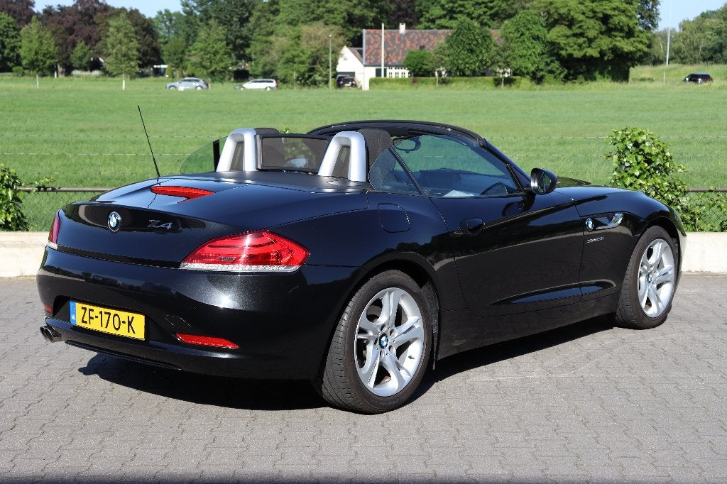 BMW Z4 Sdrive 23i 204 pk l AUTOMAAT l APK 06-'27 l NAVIGATIE, Auto's, BMW, Automaat, Euro 5, Zwart, 2497 cc