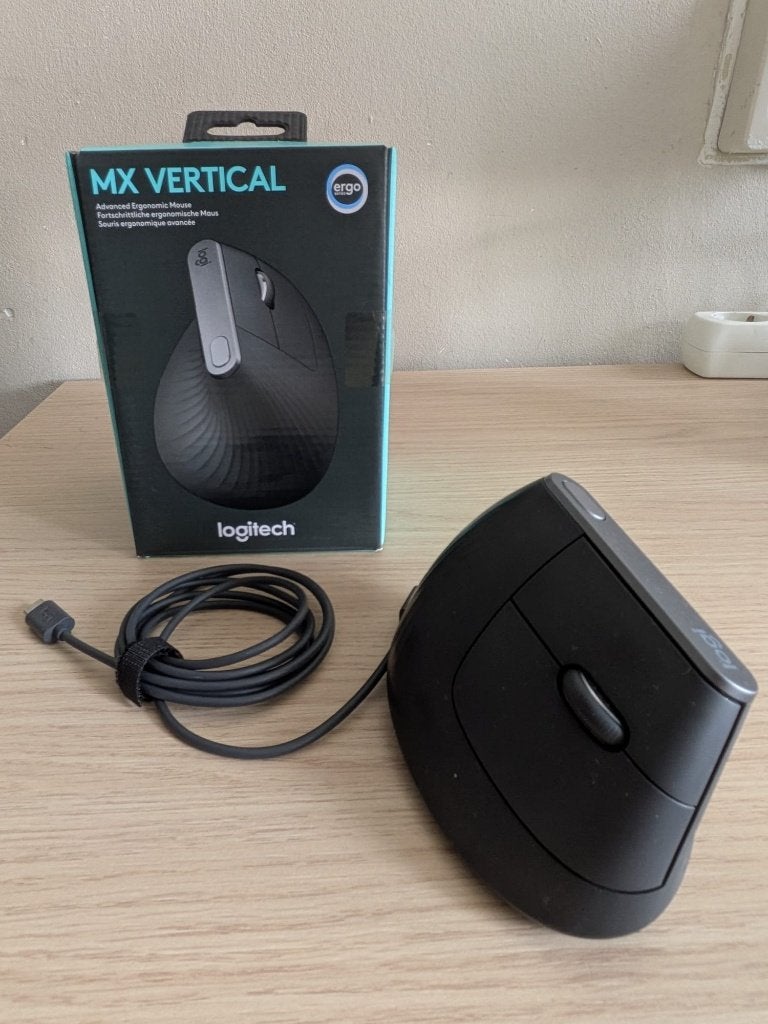 Logitech MX Vertical — Ergonomic Mouse — Barely Used, Ophalen, Rechtshandig, Muis, Zo goed als nieuw