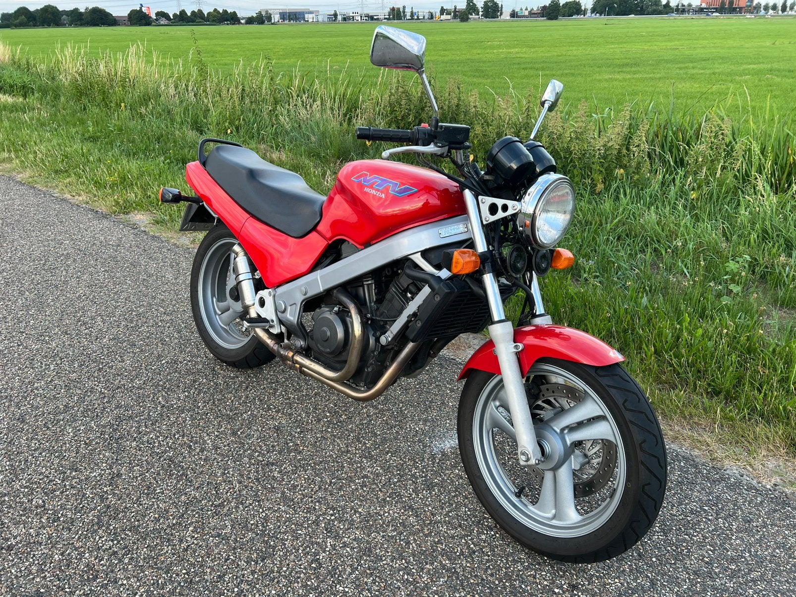 Honda NTV 650 V2 naked bike / toermotor, Motoren, Motoren | Honda, 2 cilinders, Occasion, Motorrijbewijs A, Sportuitlaat