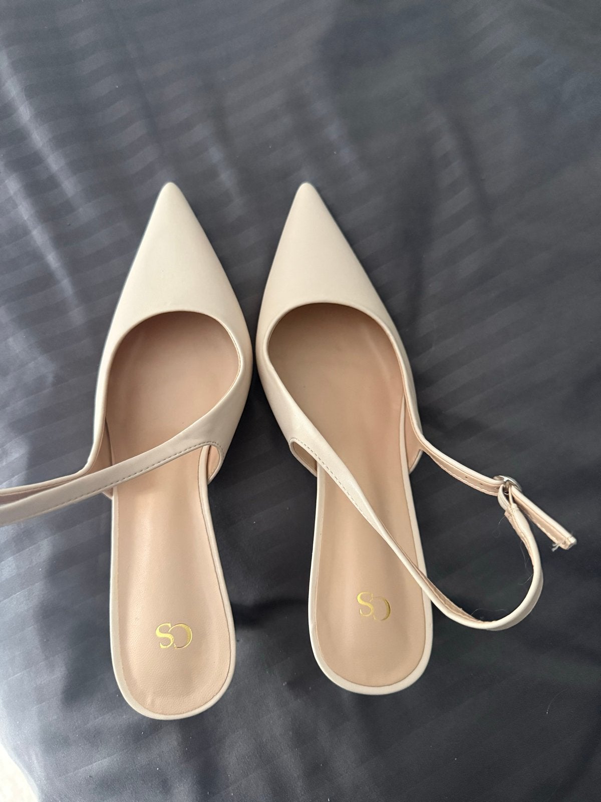Nieuwe nette pumps maat 40 vallen klein 39, Pumps, Beige, Nieuw, Ophalen of Verzenden