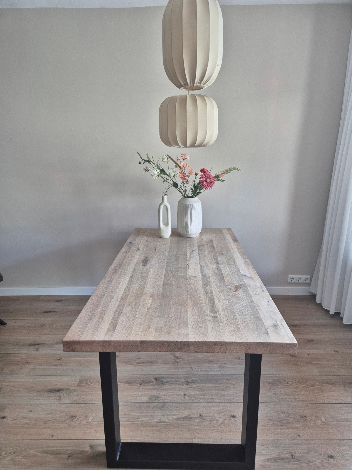 Eikenhouten eettafel met metalen onderstel, Huis en Inrichting, Tafels | Eettafels, Ophalen, Gebruikt, 50 tot 100 cm, Vijf personen of meer
