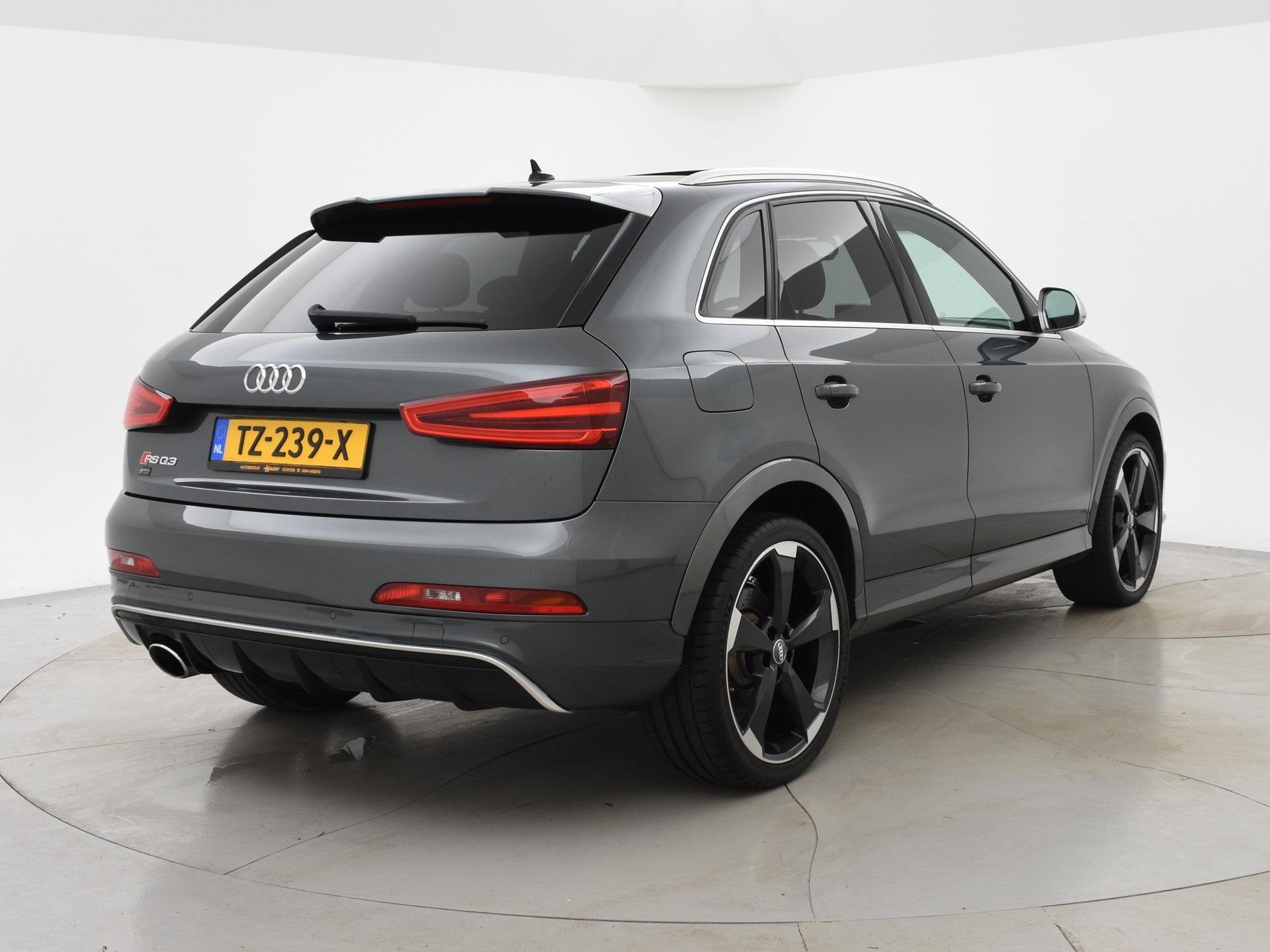 Audi Q3 2.5 TFSI RSQ3 310 PK QUATTRO + PANORAMA / 20 INCH LM, Auto's, Automaat, Euro 5, Gebruikt, Automatische klimaatregeling