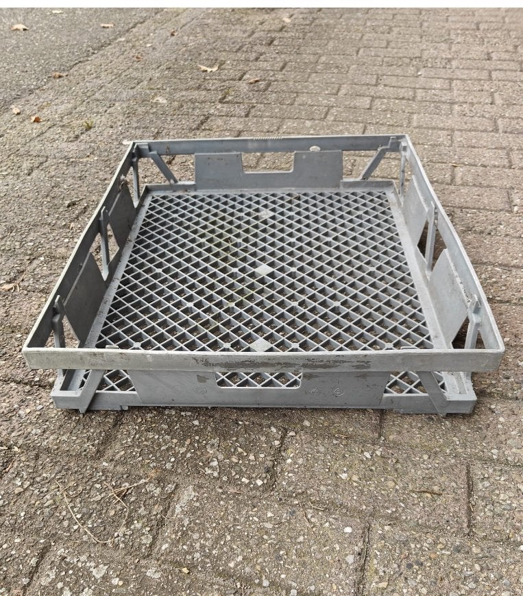 Kratten Grijs 63,5 x 54 x 11 cm bijna gratis, Ophalen, Gebruikt, Krat, Minder dan 35 cm