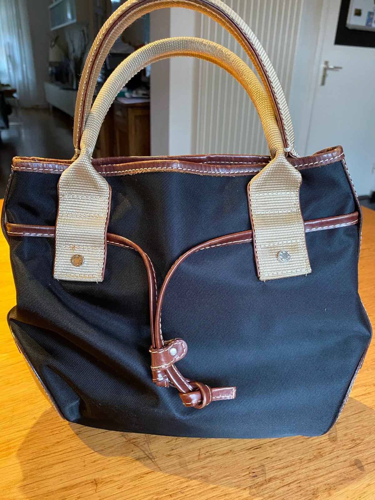 Lancel Paris Handtas Zwart met Bruine Details, Sieraden, Tassen en Uiterlijk, Tassen | Damestassen, Ophalen of Verzenden, Zo goed als nieuw