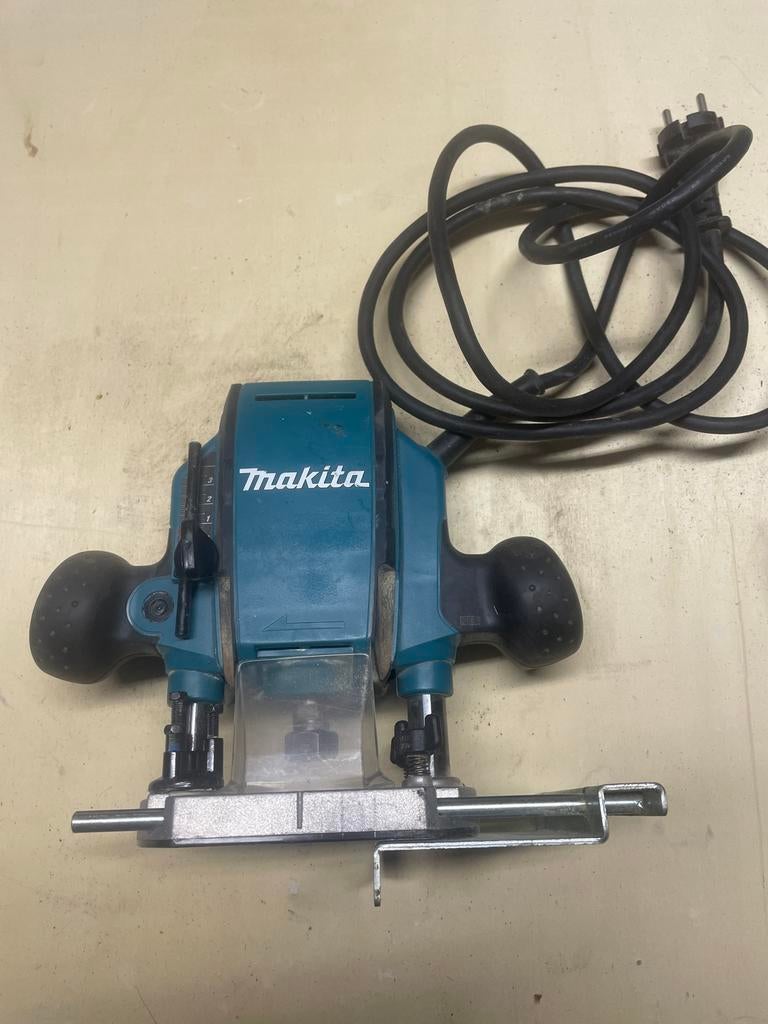 Makita RP0900 Bovenfrees - Krachtige en Betrouwbare Router, Ophalen of Verzenden, Zo goed als nieuw, Elektrisch, Bovenfrees