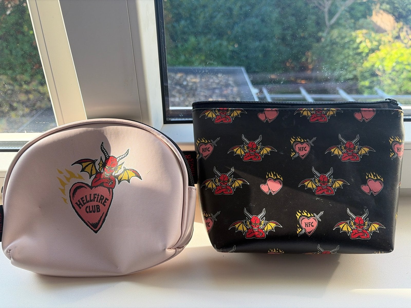 Stranger Things Hellfire Club make-up tasjes, Ophalen of Verzenden, Gebruikt, Meerkleurig, Dame