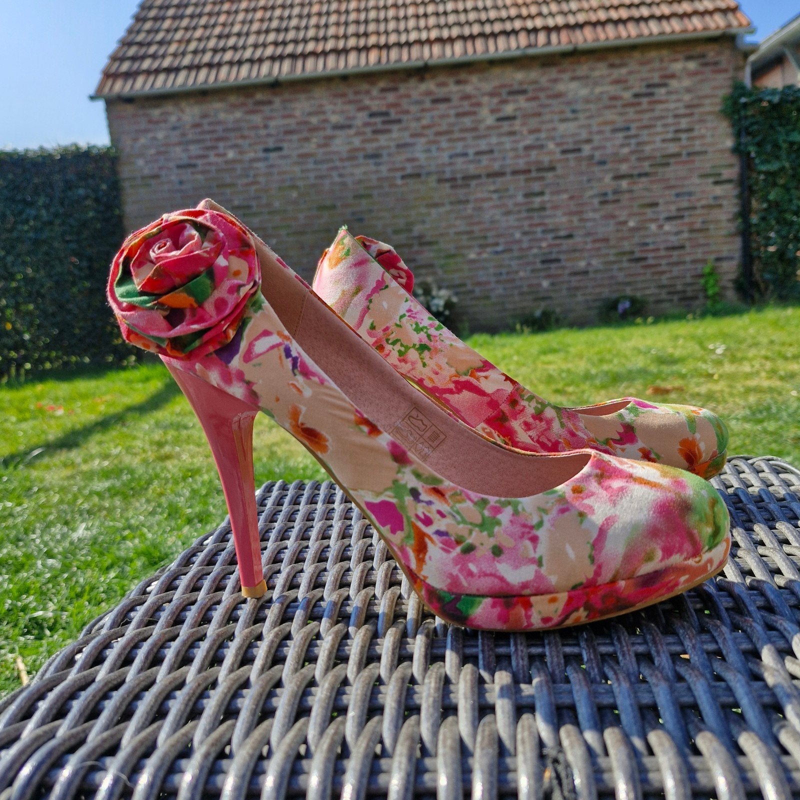 Sacha pumps maat 40 - Bloemenprint - Zo goed als nieuw, Pumps, Ophalen of Verzenden, Zo goed als nieuw, Roze
