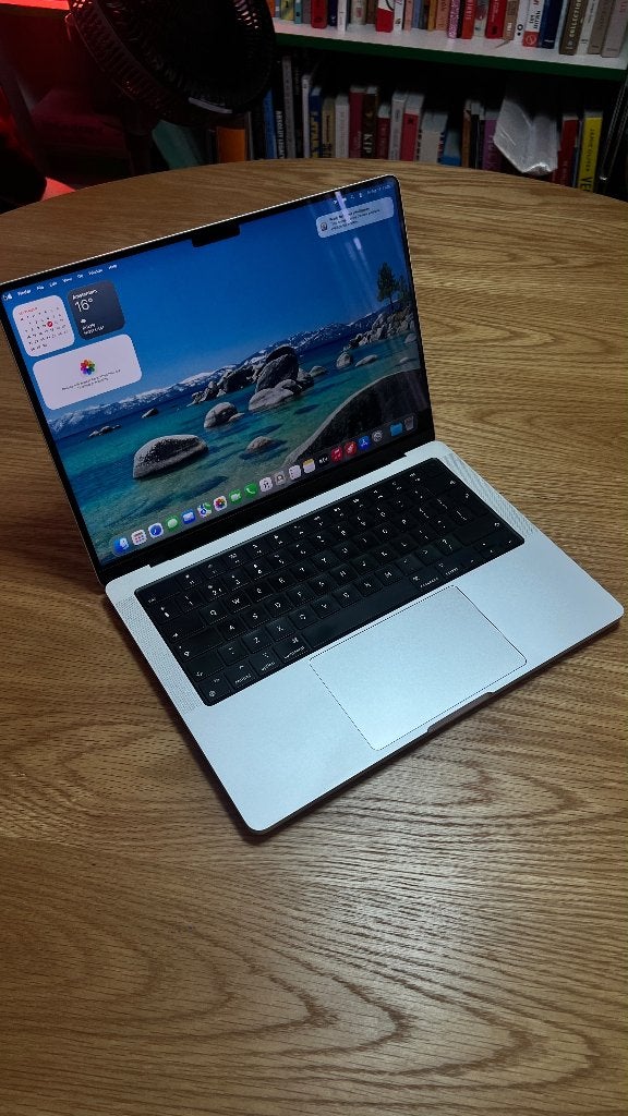 MacBook Pro 14 inch - M1 Pro, 512GB, Silver, 256 GB, Qwerty, Overige groottes, Zo goed als nieuw